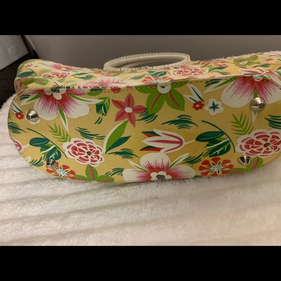 Maxx New York Vintage Flowered yellow handbag. - Picture 3 of 5